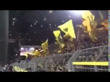 Giocatori e tifosi del Borussia Dortmund cantano 